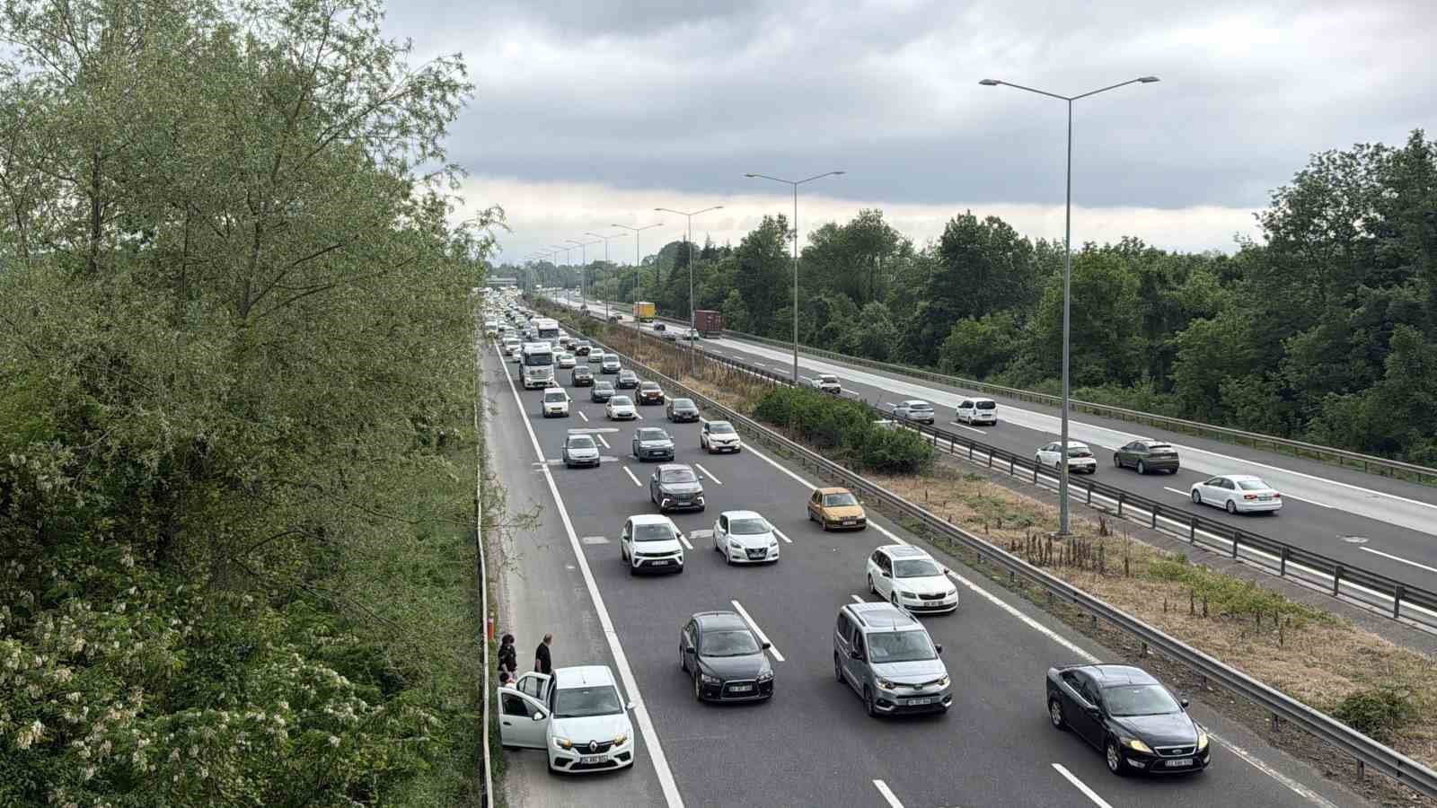 Otoyolda bayram yoğunluğu arttı, trafik yavaşladı
