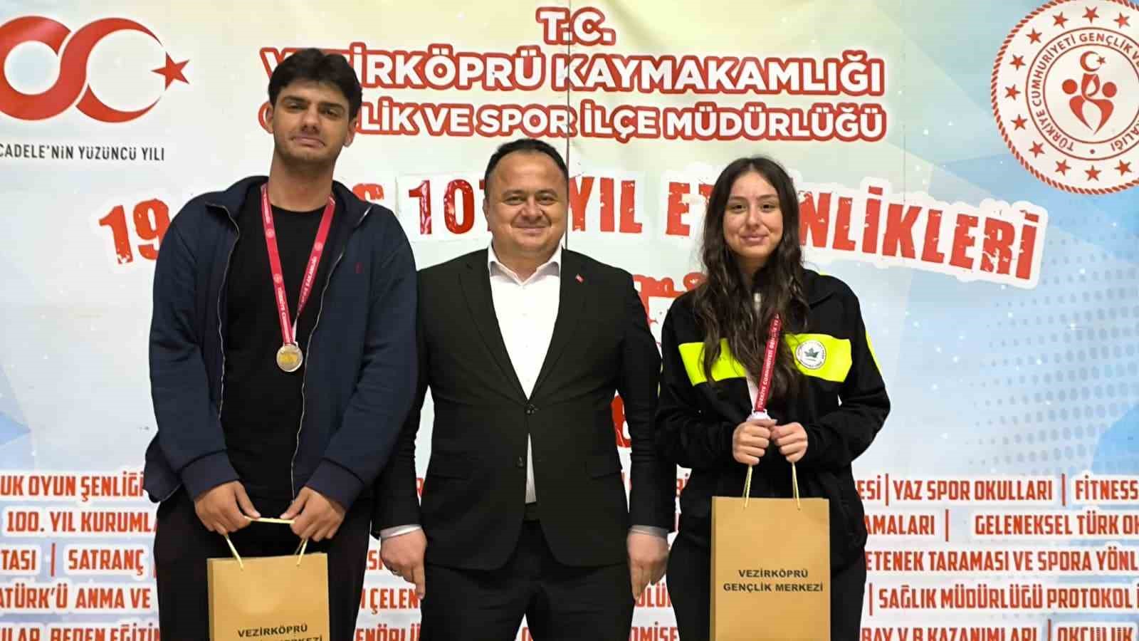 Vezirköprü’de liseliler münazarada yarıştı