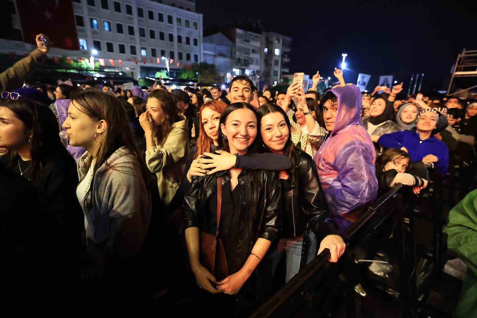 Duman konseriyle Gen&ccedil;lik Festivali&rsquo;ne muhteşem final
