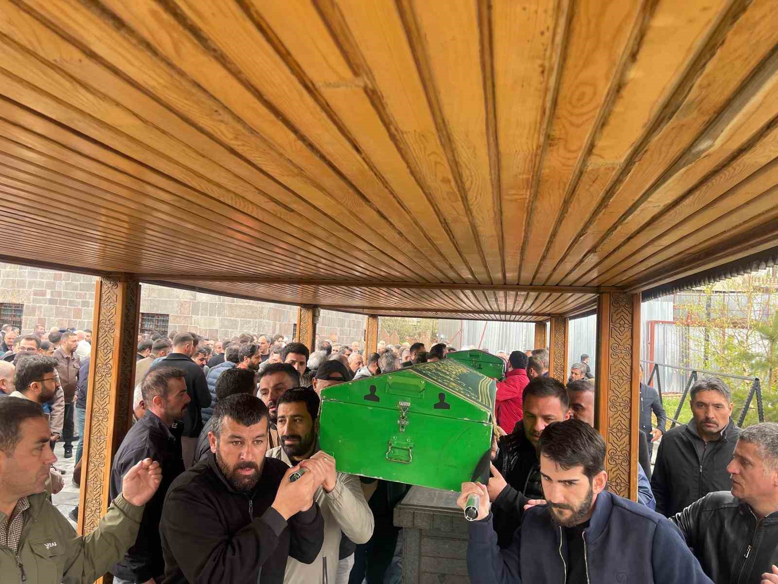 Gazeteci Orhan Akdal’a son görev