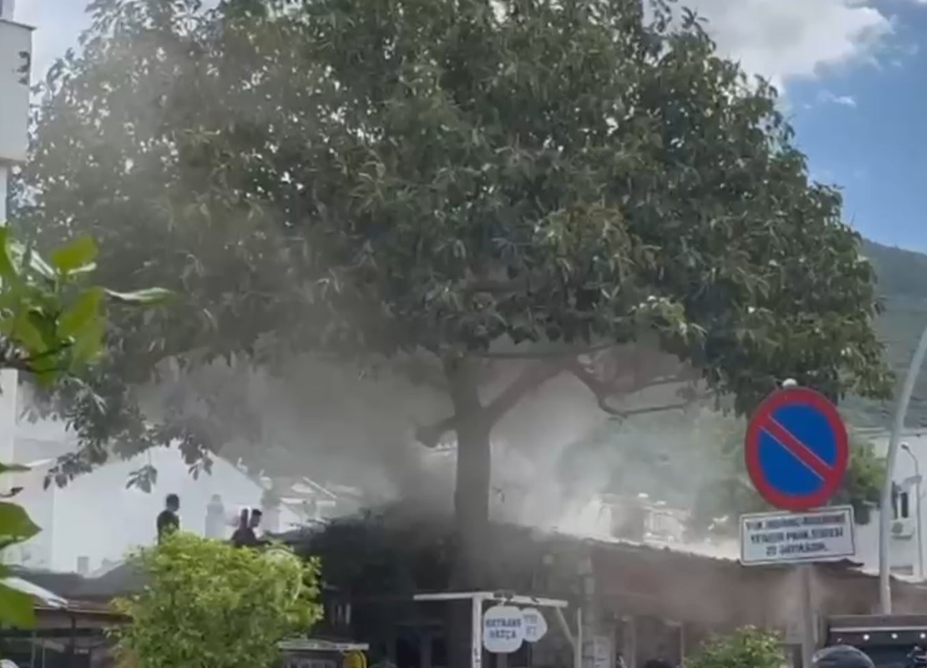 Datça’da işletme bacasında çıkan yangın paniğe neden oldu