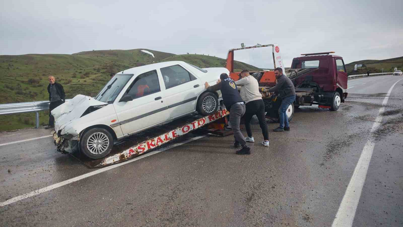 Erzurum-Erzincan karayolundan zincirleme trafik kazası: 3 yaralı
