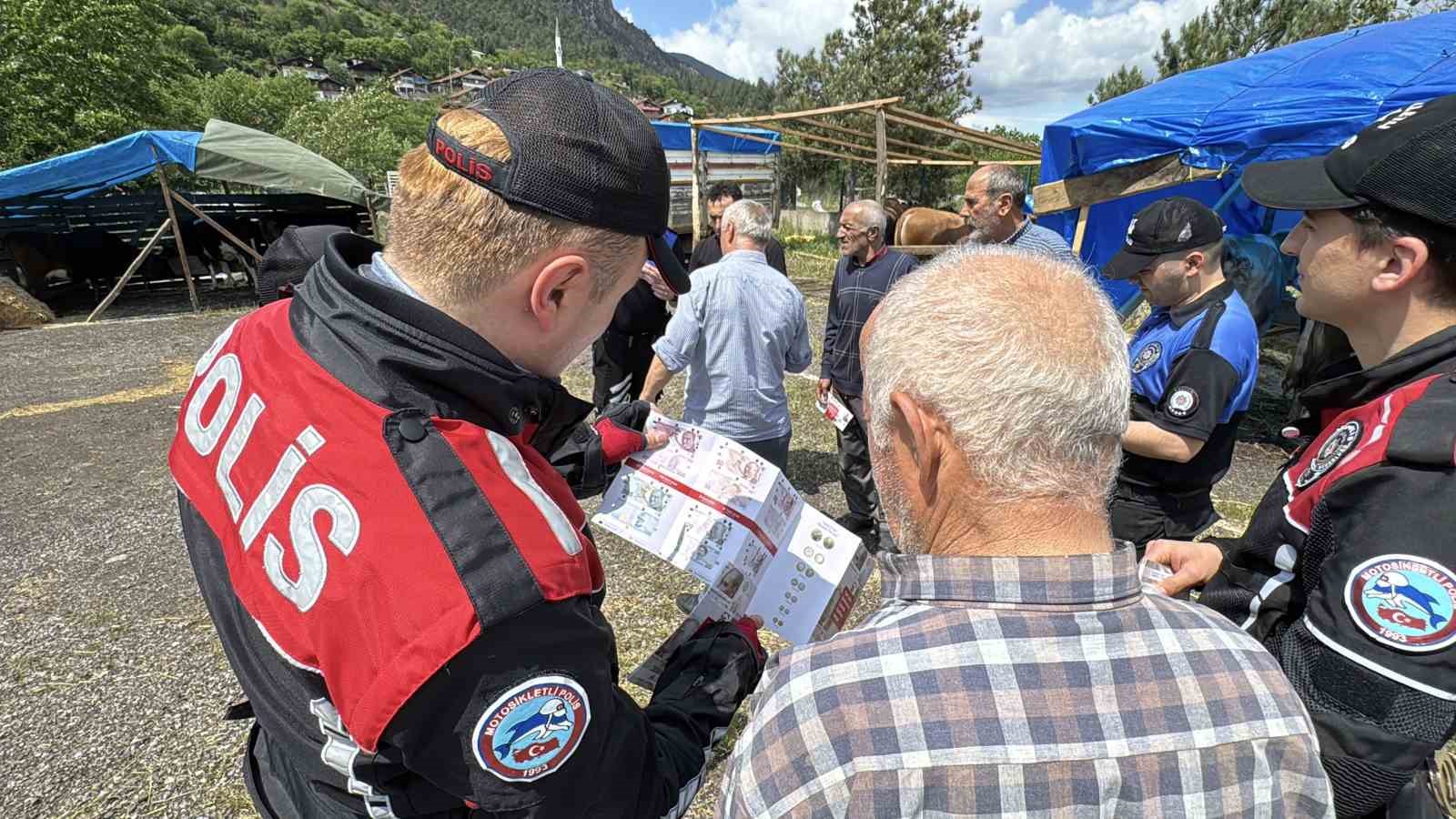 Kurban pazarındaki yerlerini alan besicilere sahte para uyarısı
