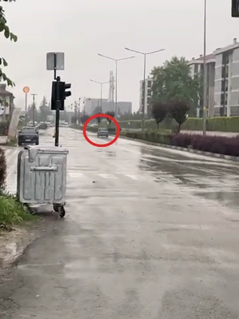3 kilometre boyunca ters y&ouml;nde ilerleyen s&uuml;r&uuml;c&uuml;ye ceza yağdı
