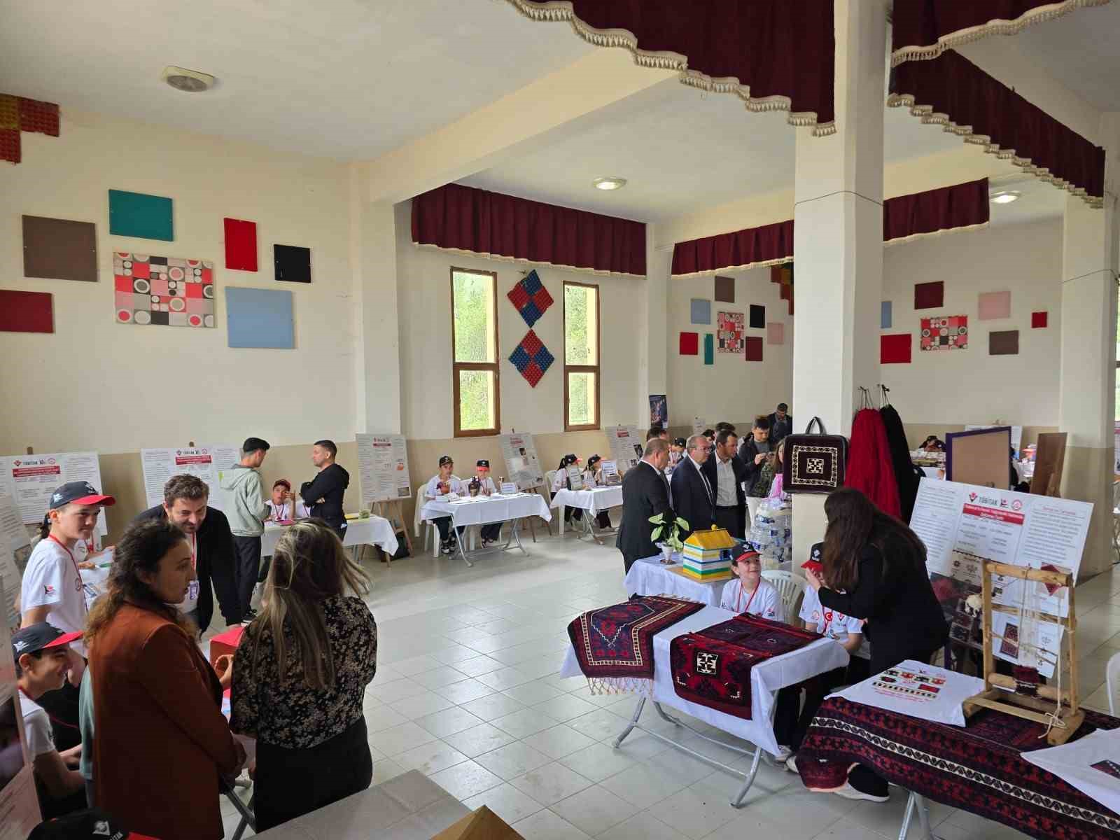 Sındırgı&rsquo;da kırsal mahallede bilim fuarı heyecanı
