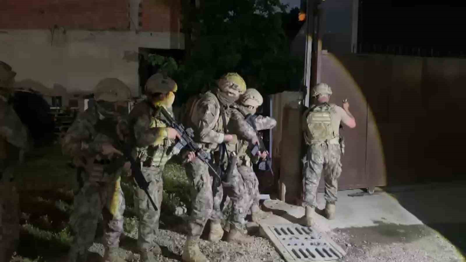 Zehir tacirlerine bayram &ouml;ncesi darbe: 1 milyon 700 bin sentetik ecza ele ge&ccedil;irildi
