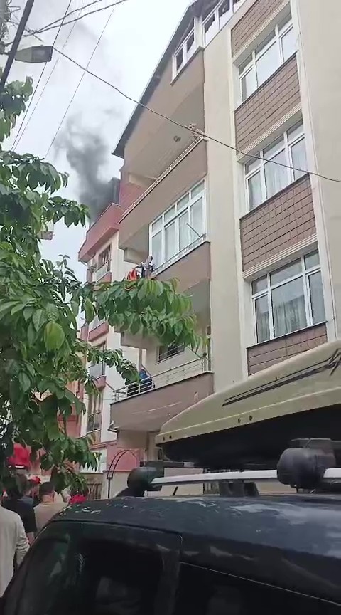 Terasta yangın paniği
