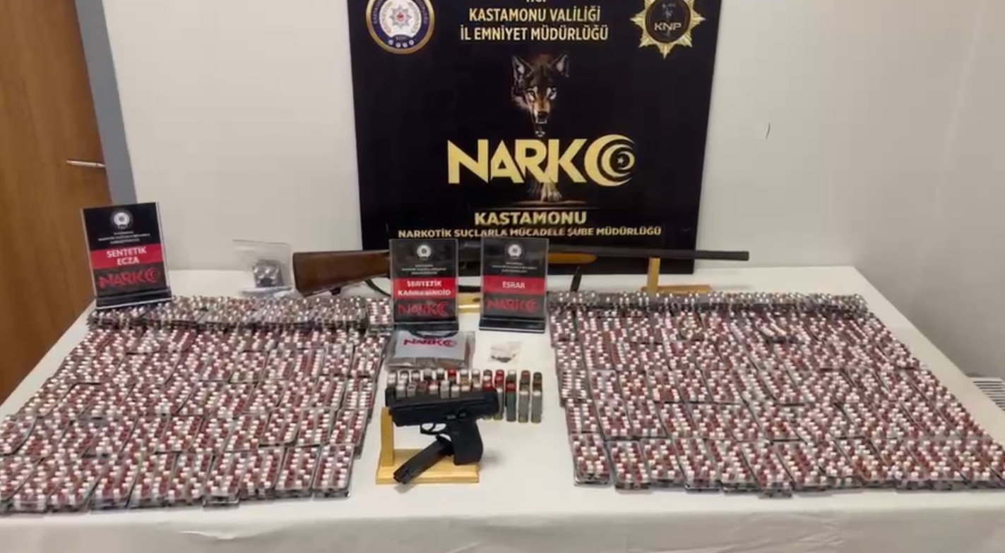 Kastamonu&rsquo;da zehir tacirlerine y&ouml;nelik operasyonda 5 ş&uuml;pheli tutuklandı
