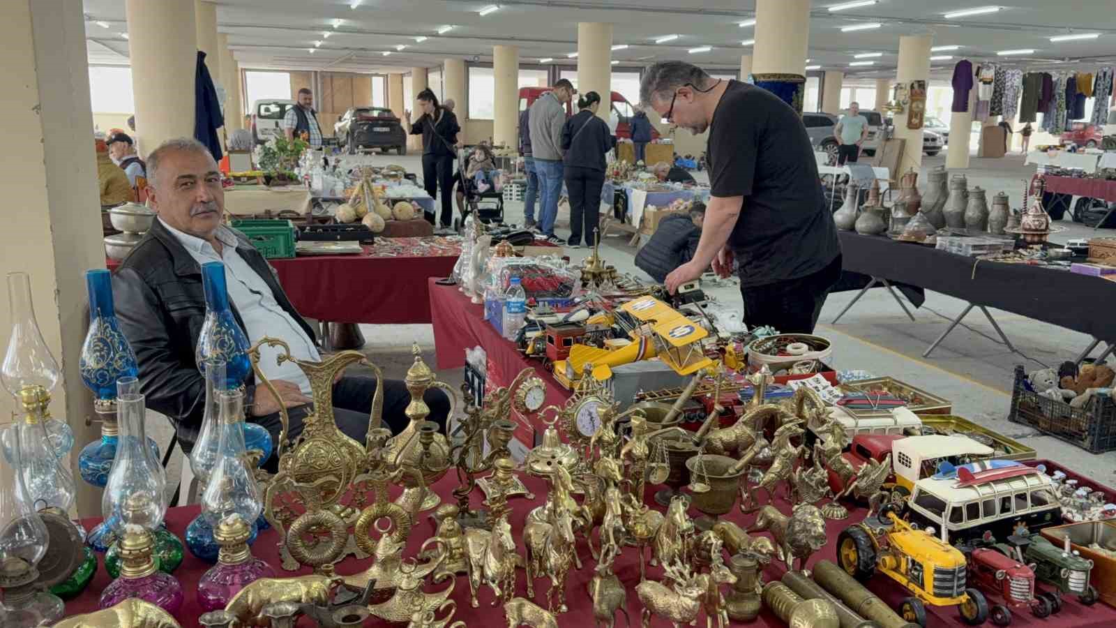 Antika tutkunlarının yeni adresi Atakent Pazarı