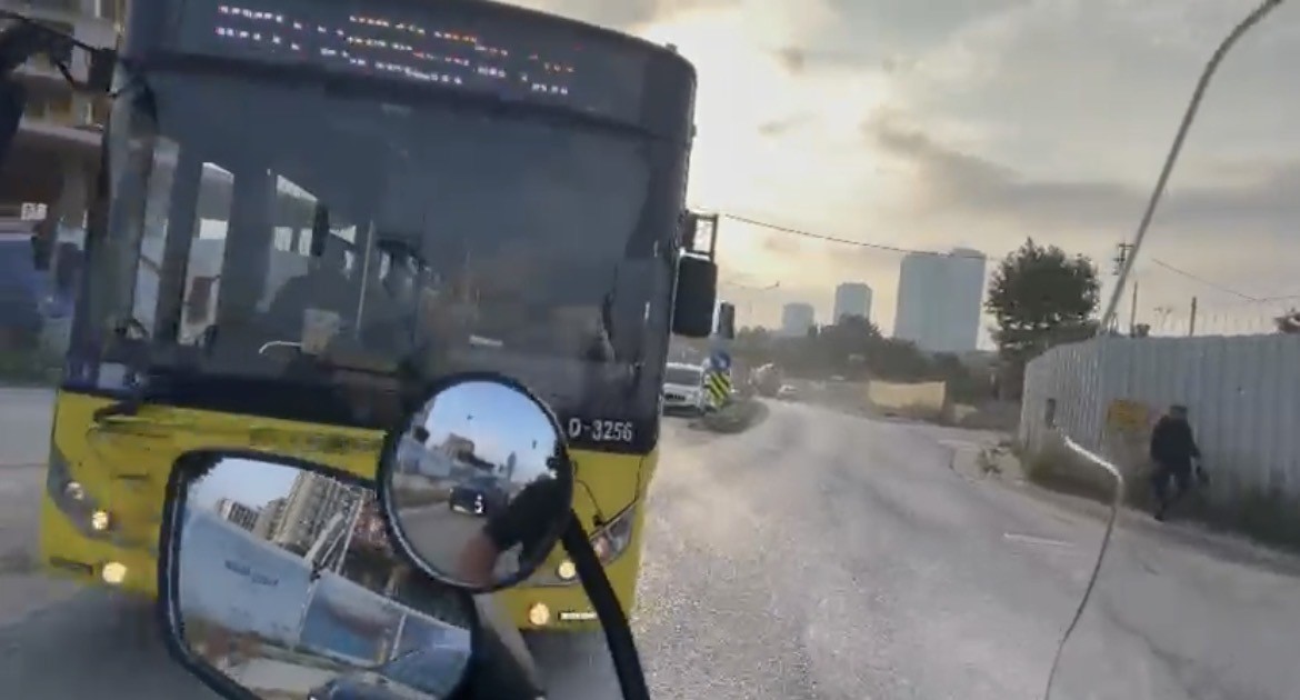 Kartal’da korku dolu anlar: İETT otobüsü kırmızıda geçti, motosikletli son anda durabildi