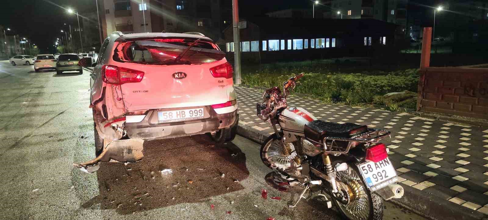 Park halindeki cipe &ccedil;arpan motosiklet s&uuml;r&uuml;c&uuml;s&uuml; hayatını kaybetti
