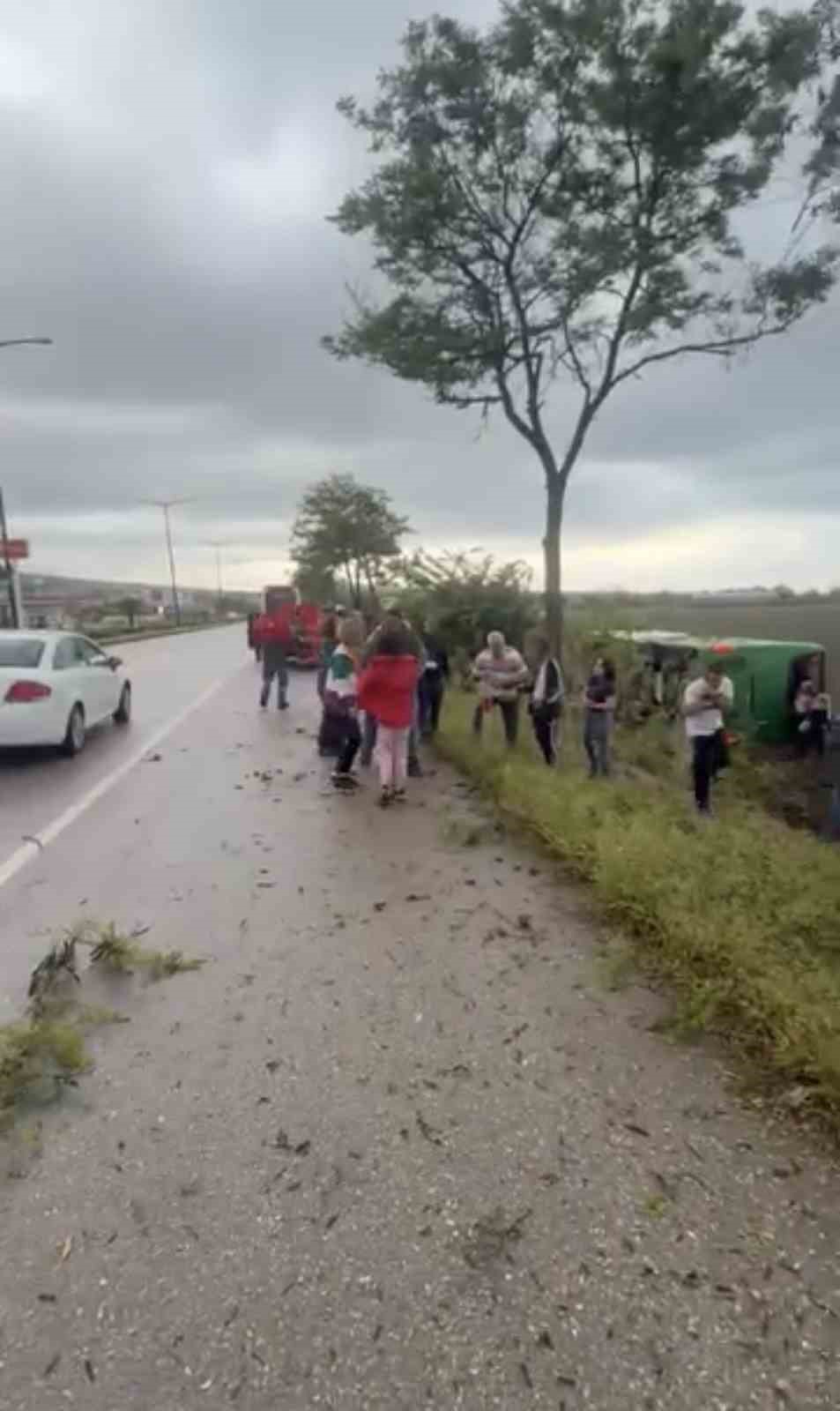 Çanakkale’de otobüs devrildi: Çok sayıda yaralı var

