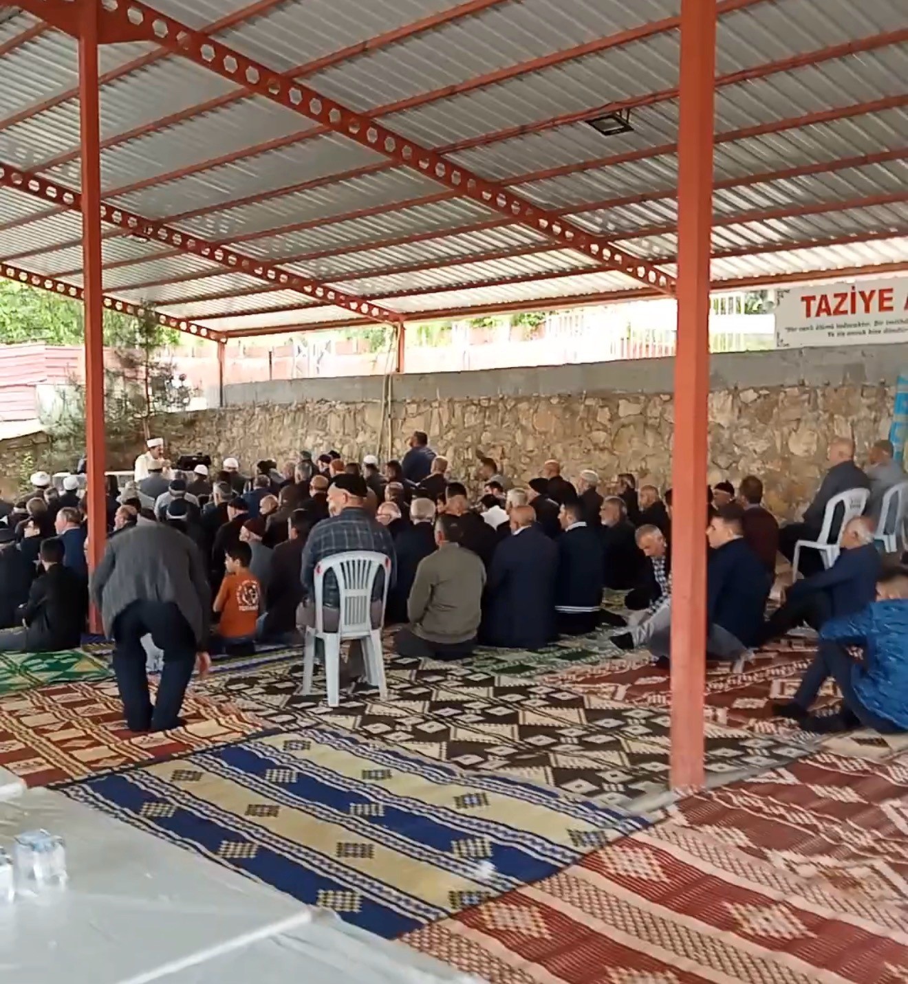 Bu kez yağmur i&ccedil;in değil, ş&uuml;k&uuml;r i&ccedil;in toplandılar
