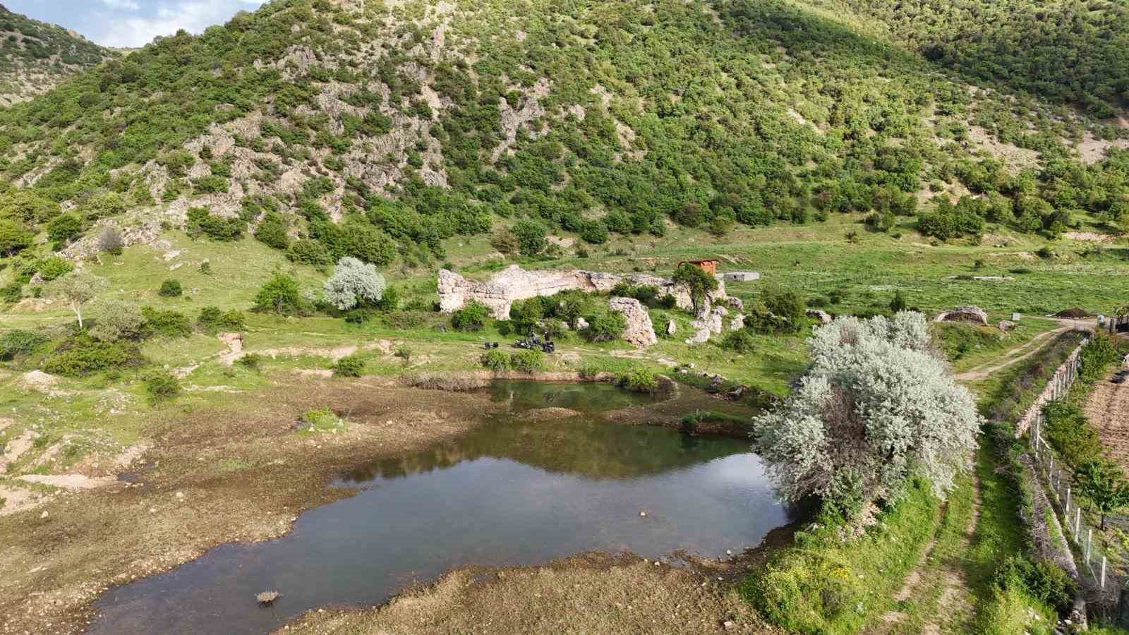 8 asırlık kervansaray zamana direniyor
