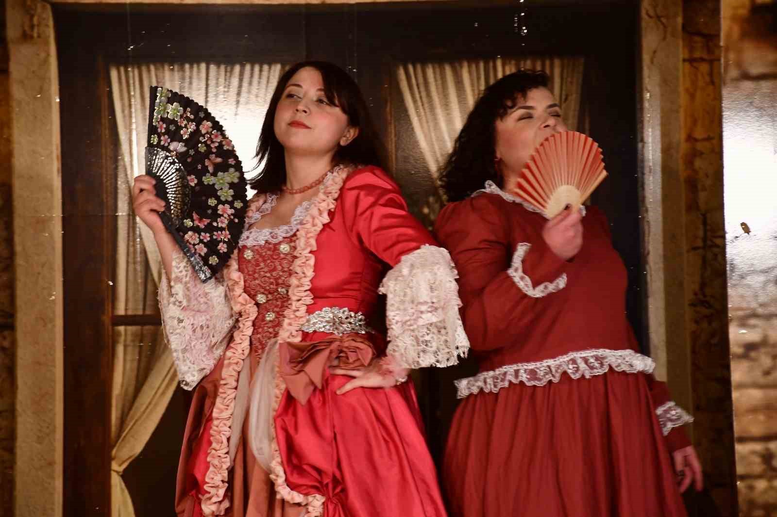 Patnos’ta tiyatro gecesi ayakta alkışlandı