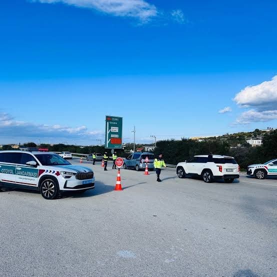 İzmir’de göçmen kaçakçılığı operasyonu: 3 organizatör tutuklandı