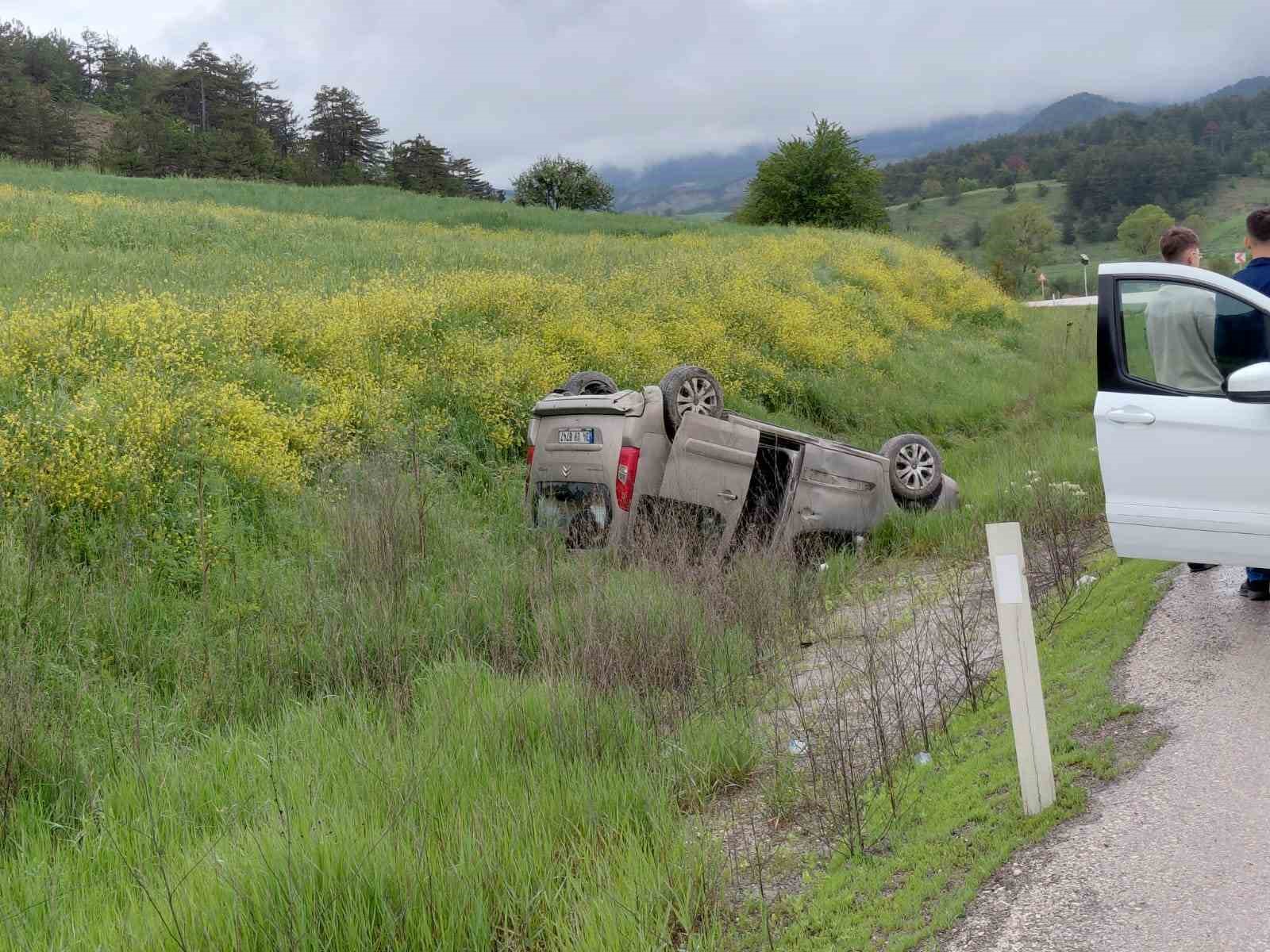 Kontrolden &ccedil;ıkan otomobil takla attı: 2 yaralı
