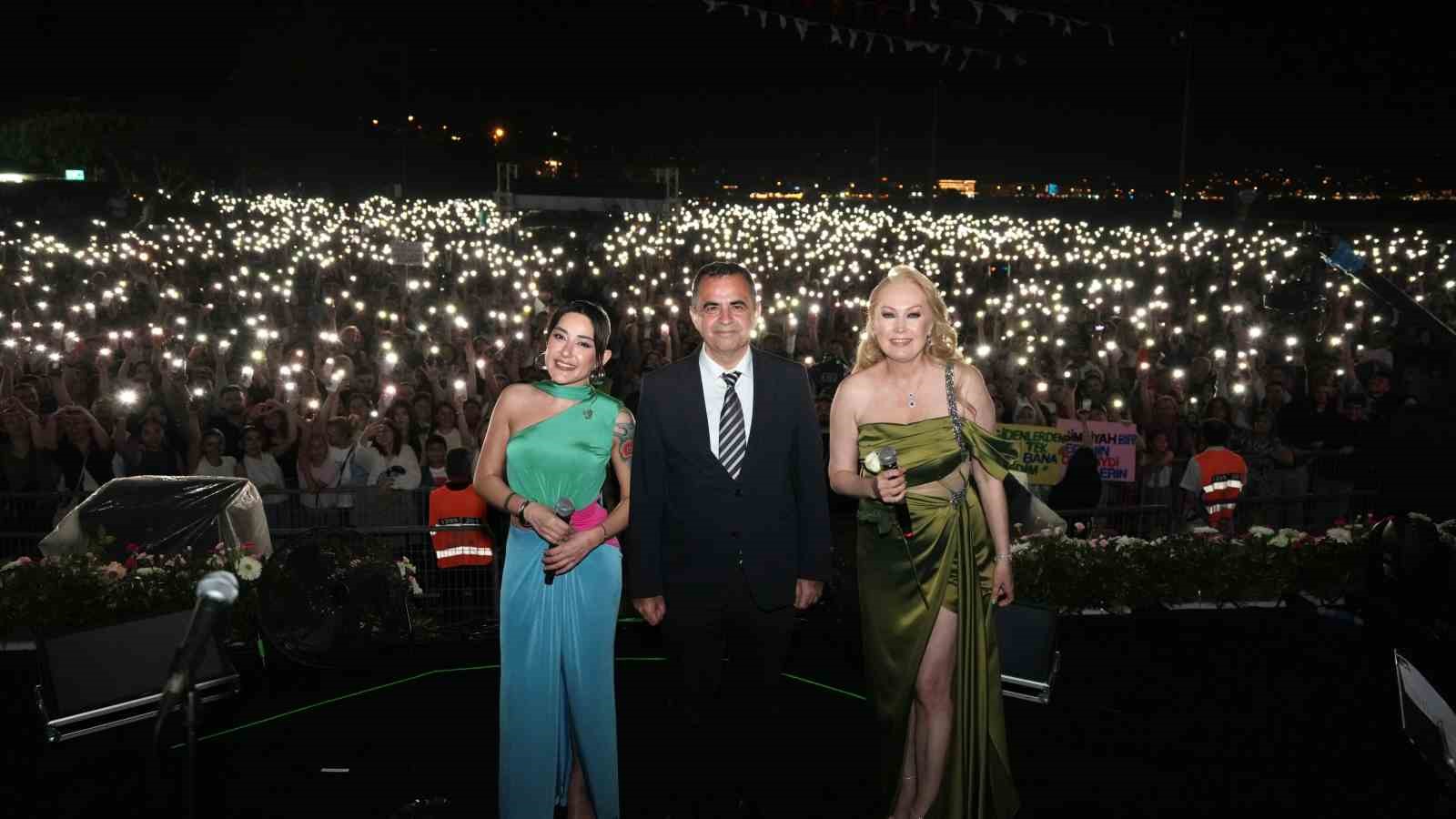 Melek Mosso Alanya&rsquo;da festivalde sahne aldı
