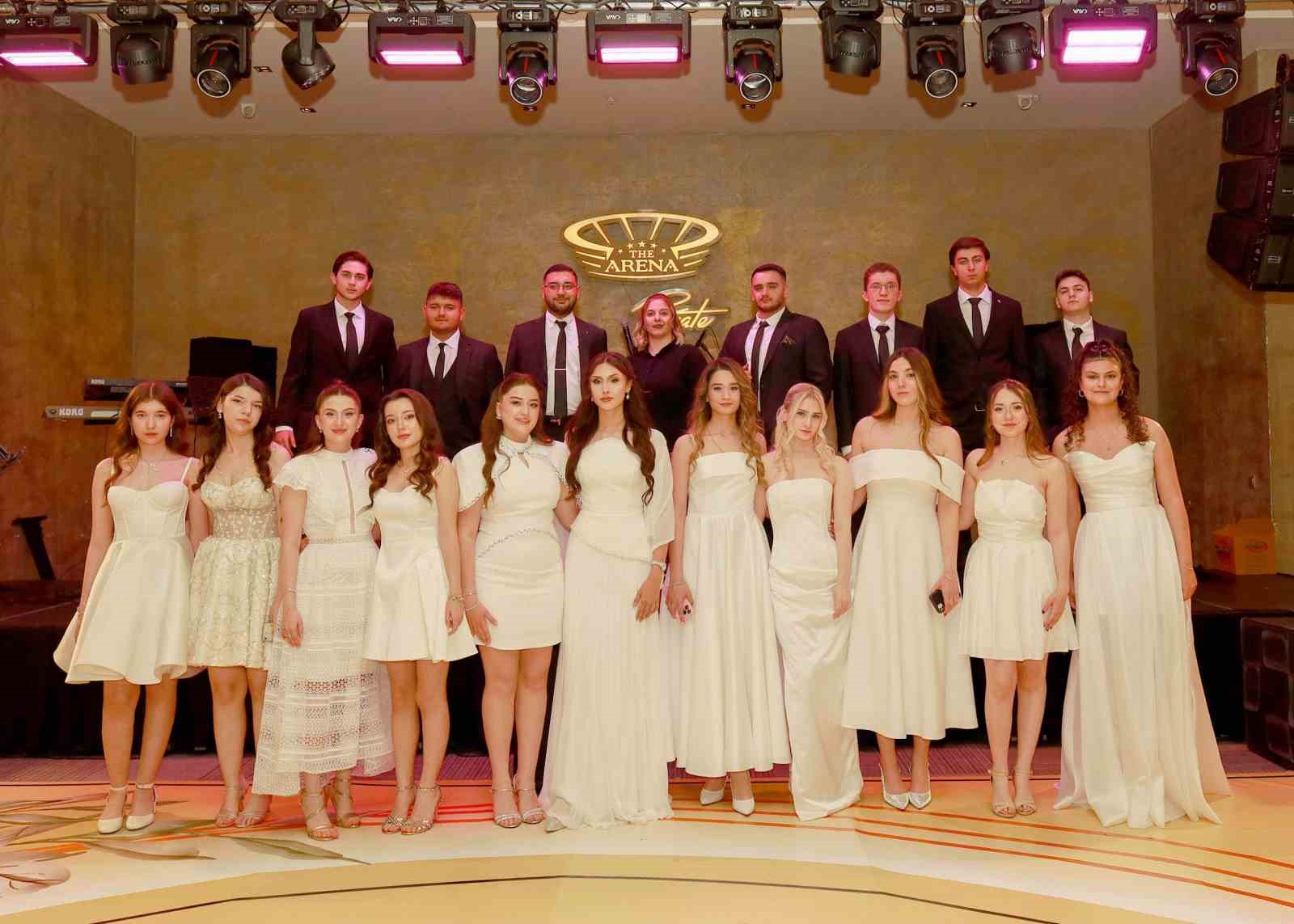 GKV 62. yıl mezunlarını unutulmaz bir baloyla uğurlandı