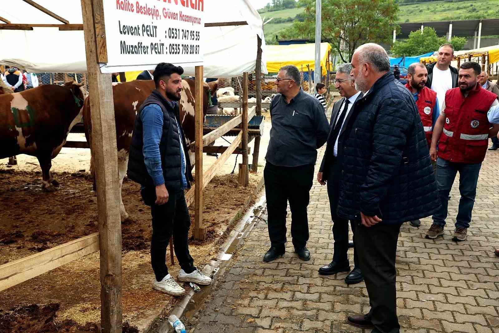 Canik Belediyesi Kurban Pazarı’na yoğun ilgi