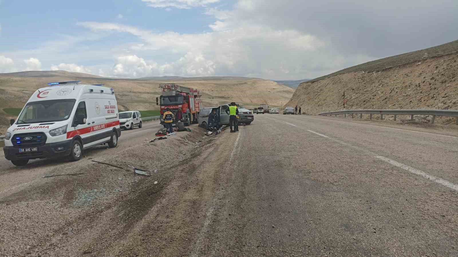 Bayram tatili yolunda feci kaza: 1 &ouml;l&uuml;, 8 yaralı
