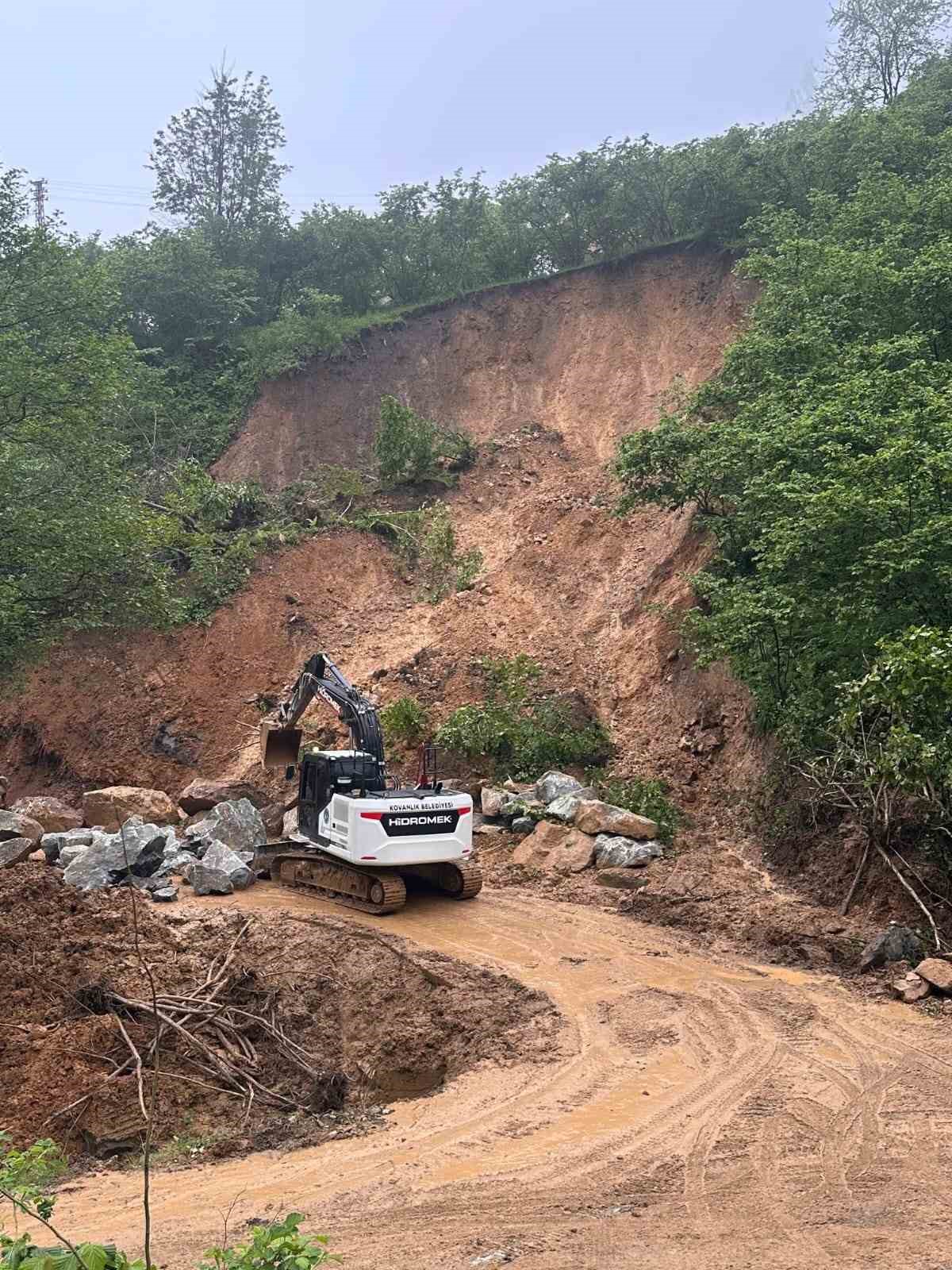 Giresun&rsquo;da heyelan alarmı: İ&ccedil;işleri Bakanlığı devreye girdi

