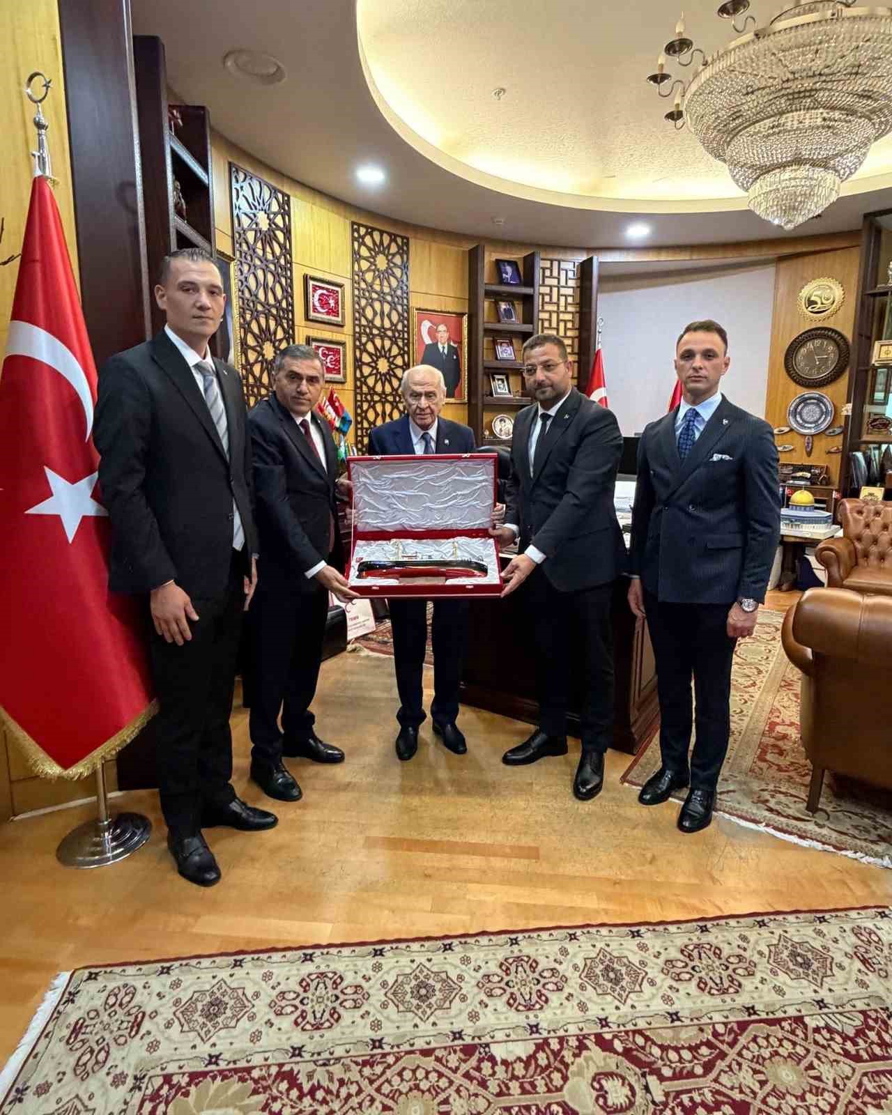 Samsun heyeti, MHP lideri ile buluştu