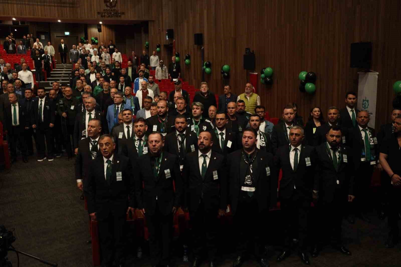 Kocaelispor’da kongre sürüyor, söz delegelerde