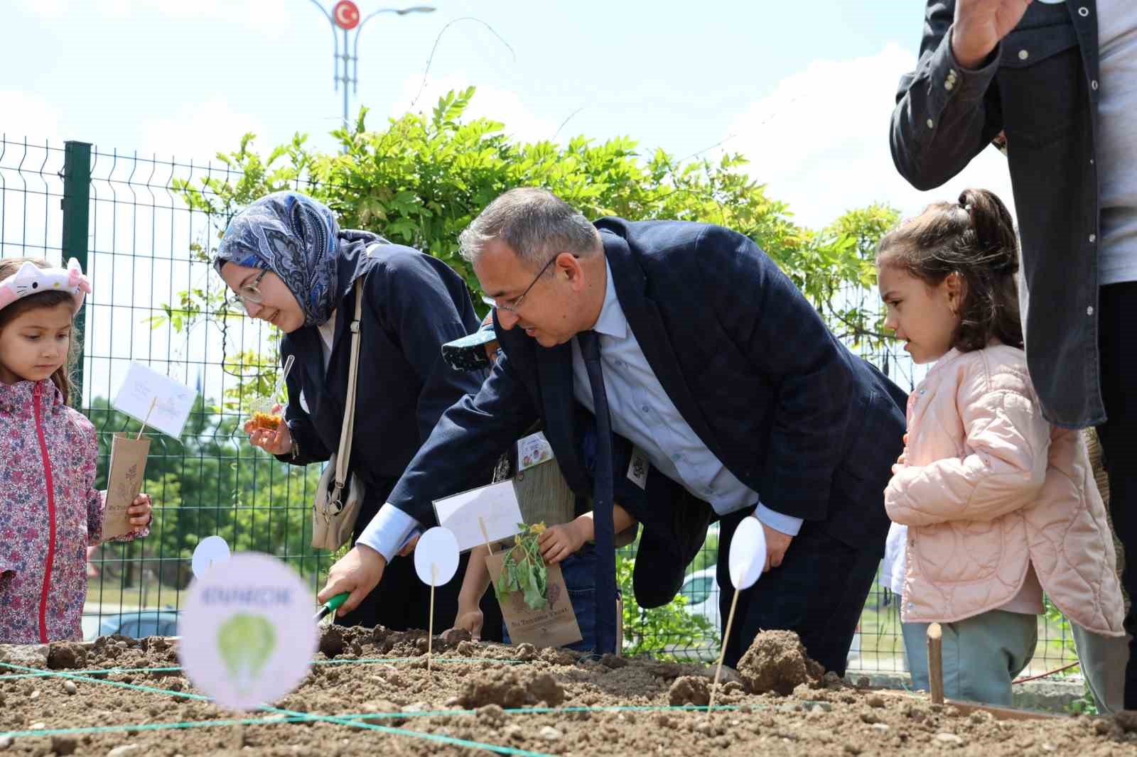 Minik öğrencilerden ata tohumlarına anlamlı dokunuş