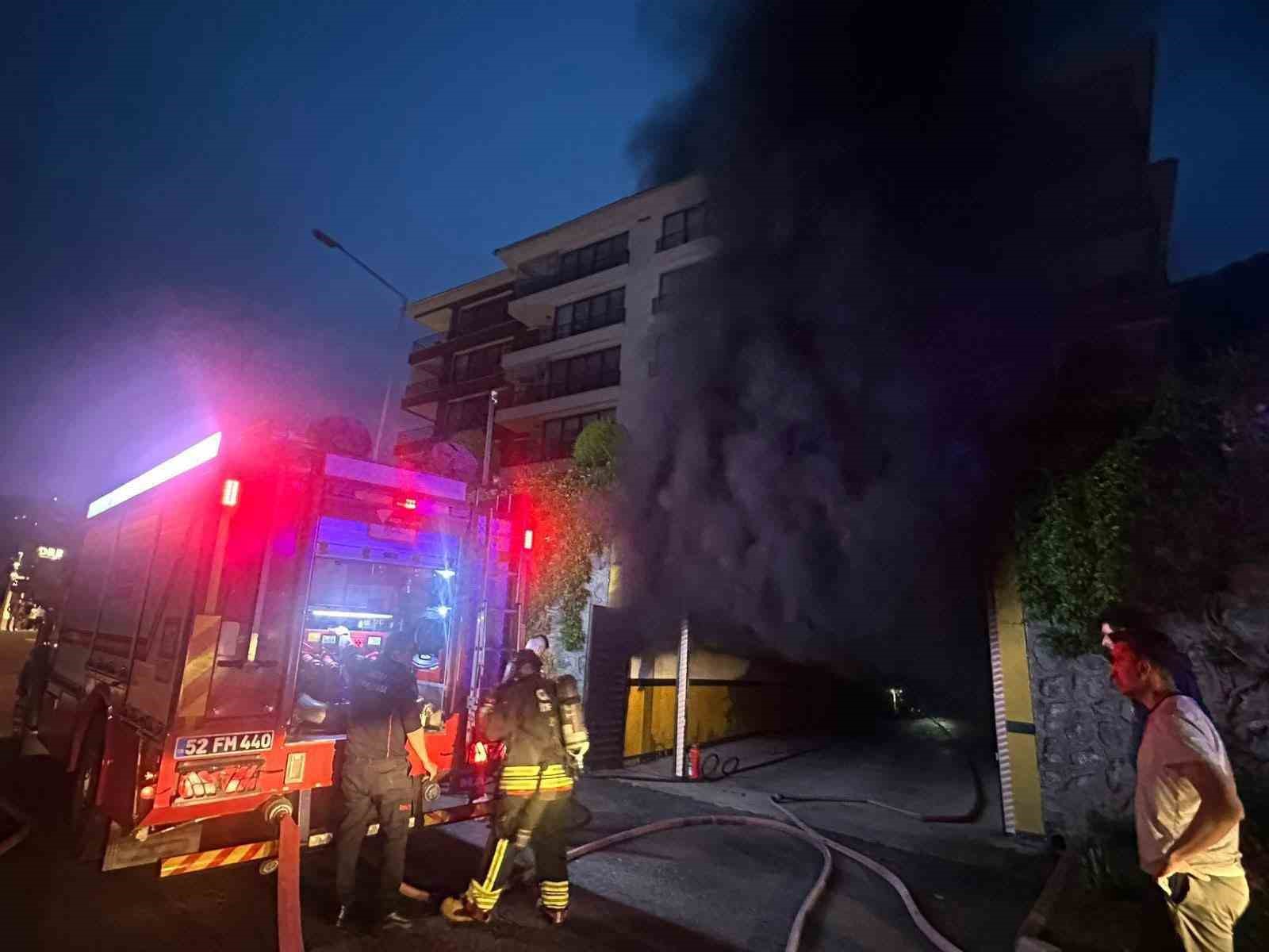 Ordu&rsquo;da otopark yangını: 3 ara&ccedil;ta hasar oluştu
