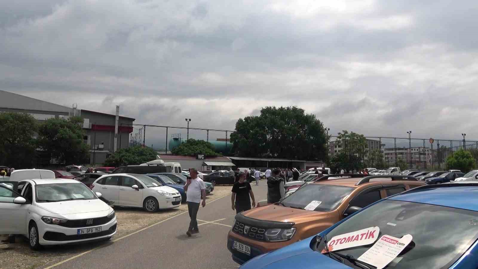 Bayram öncesi Bursa oto pazarında yoğunluk