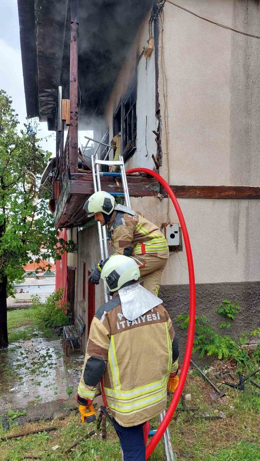 Beypazarı’nda ev yangını paniği