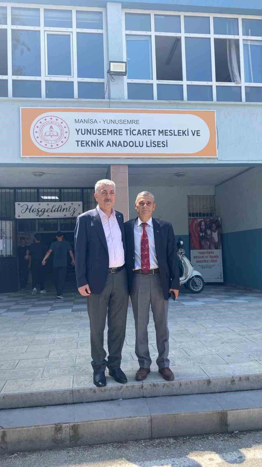 42 yıl sonra aynı sırada buluştular
