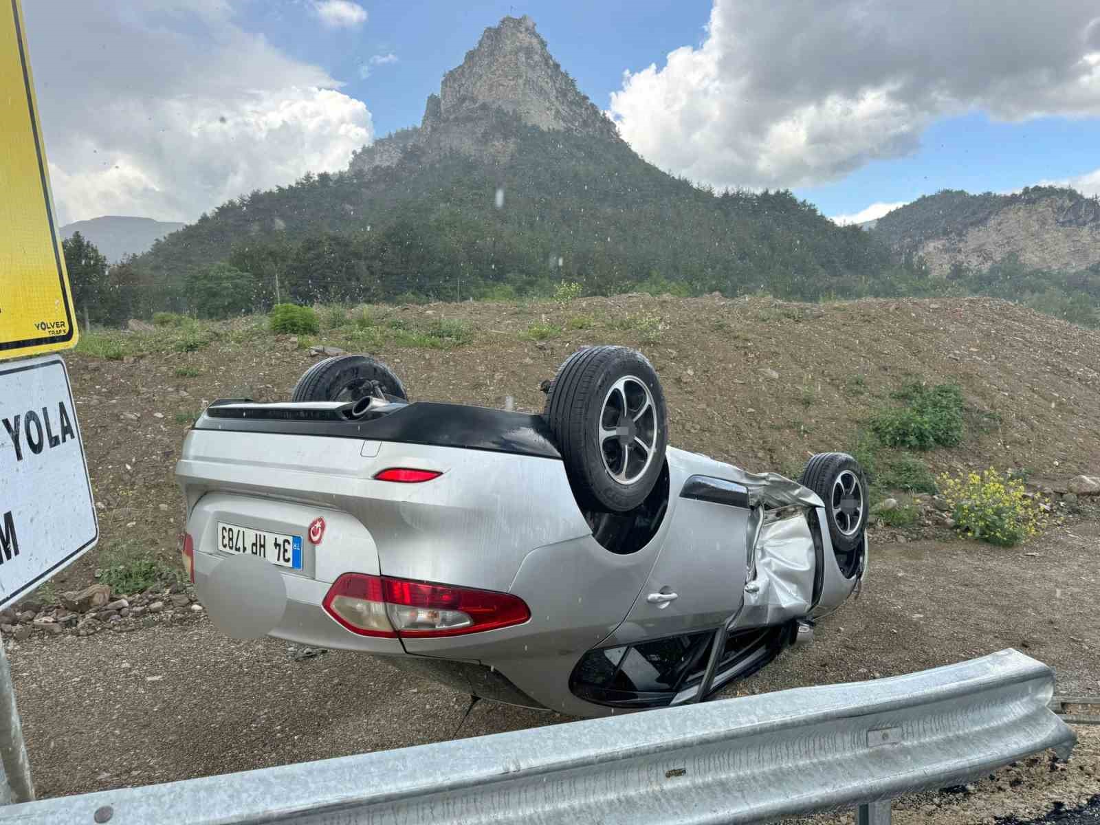 Kastamonu&rsquo;da su birikintisine kapılan otomobil takla attı
