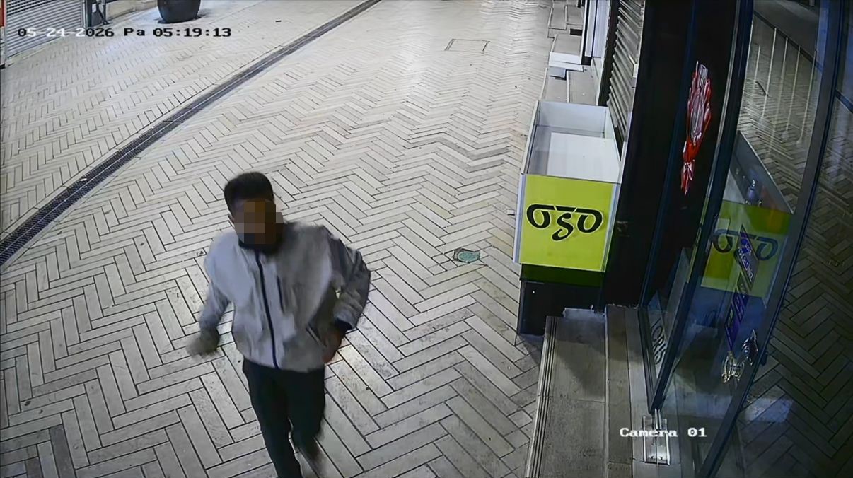 D&uuml;kkanların camını b&ouml;yle kırdı: 14 ayrı su&ccedil; kaydı var
