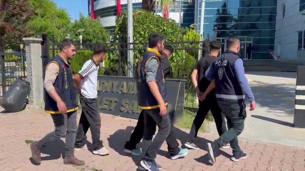 &Ccedil;aldıkları paralarla d&ouml;vme yapmışlar
