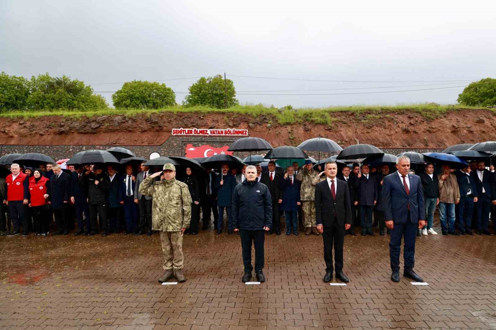 Bingöl’de 33 şehit, 33’üncü yıldönümünde dualarla anıldı