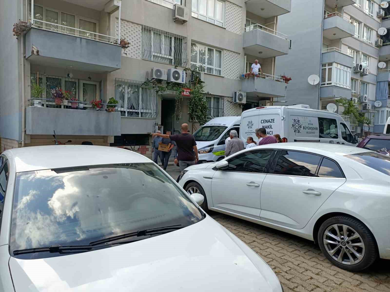 Kanser tedavisi gören yaşlı adam eşi tarafından ölü bulundu
