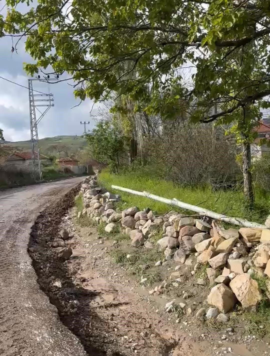 Yozgat&rsquo;ta sel sonrası yollar temizlendi
