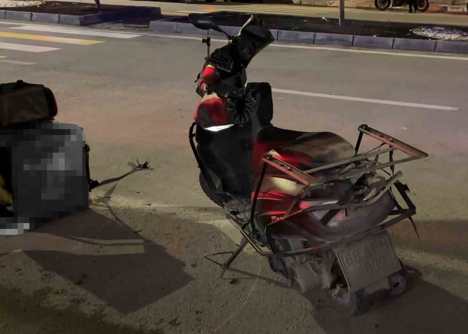 Otomobil sürücüsü motosiklete çarpıp kaçtı
