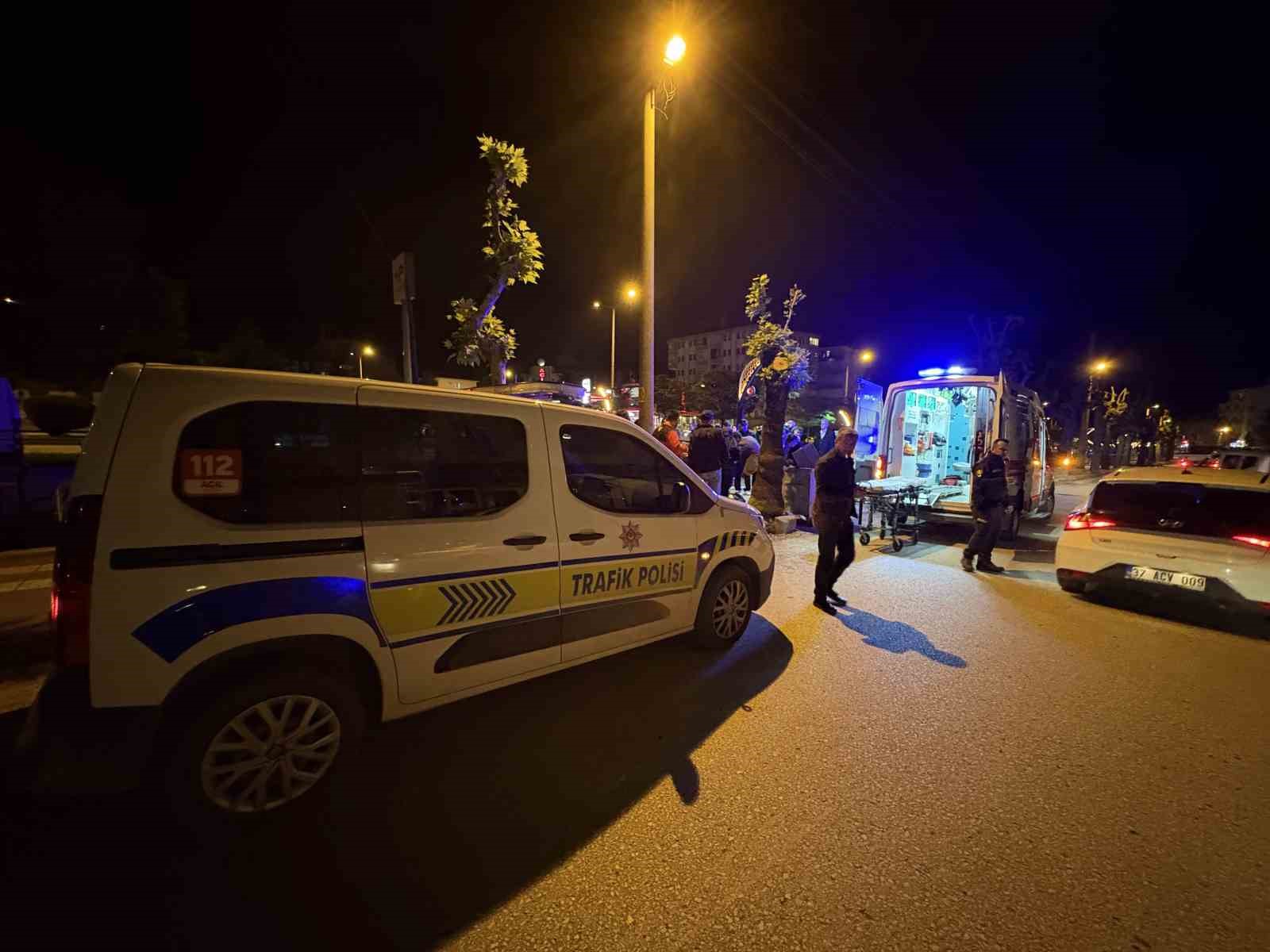 Kastamonu’da motosiklet park halindeki otomobile çarptı: 1 yaralı