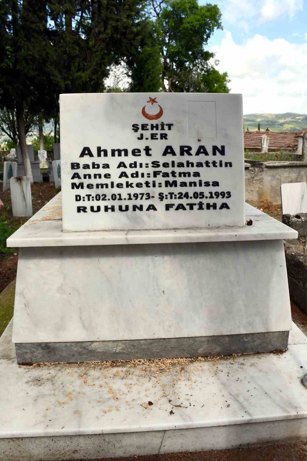 Şehit J.Er Ahmet Aran, kabri başında anıldı