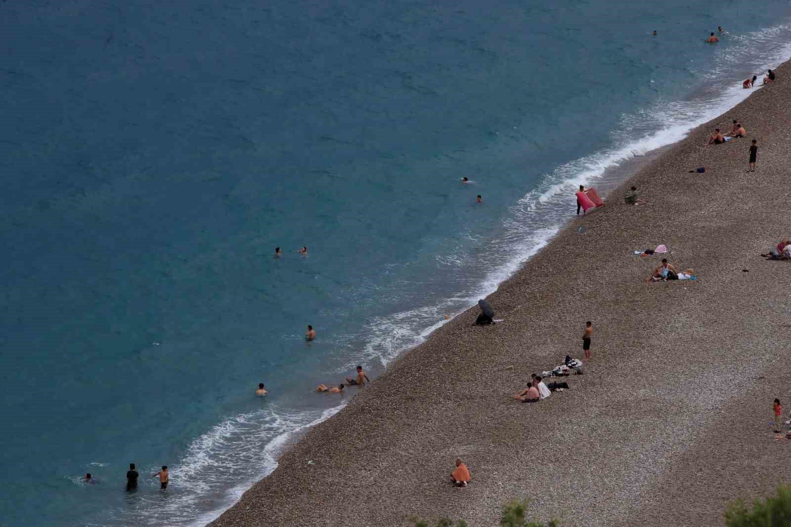 Antalya 2 saat arayla iki farklı mevsim yaşadı