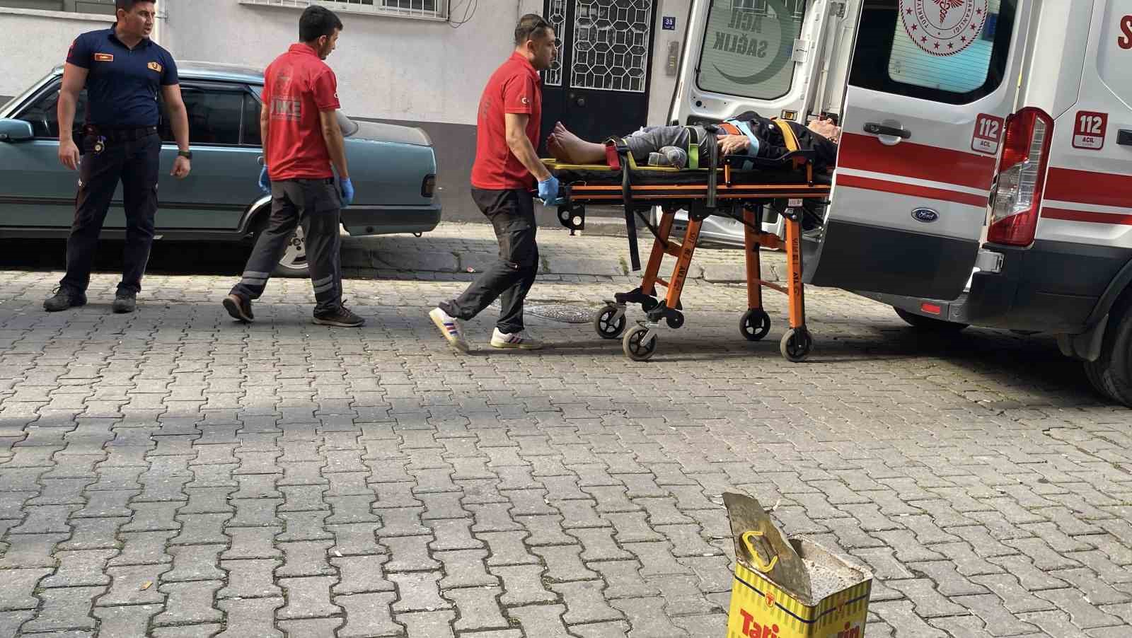 Dar merdivenden indirilemeyen hastanın imdadına itfaiye ekipleri yetişti
