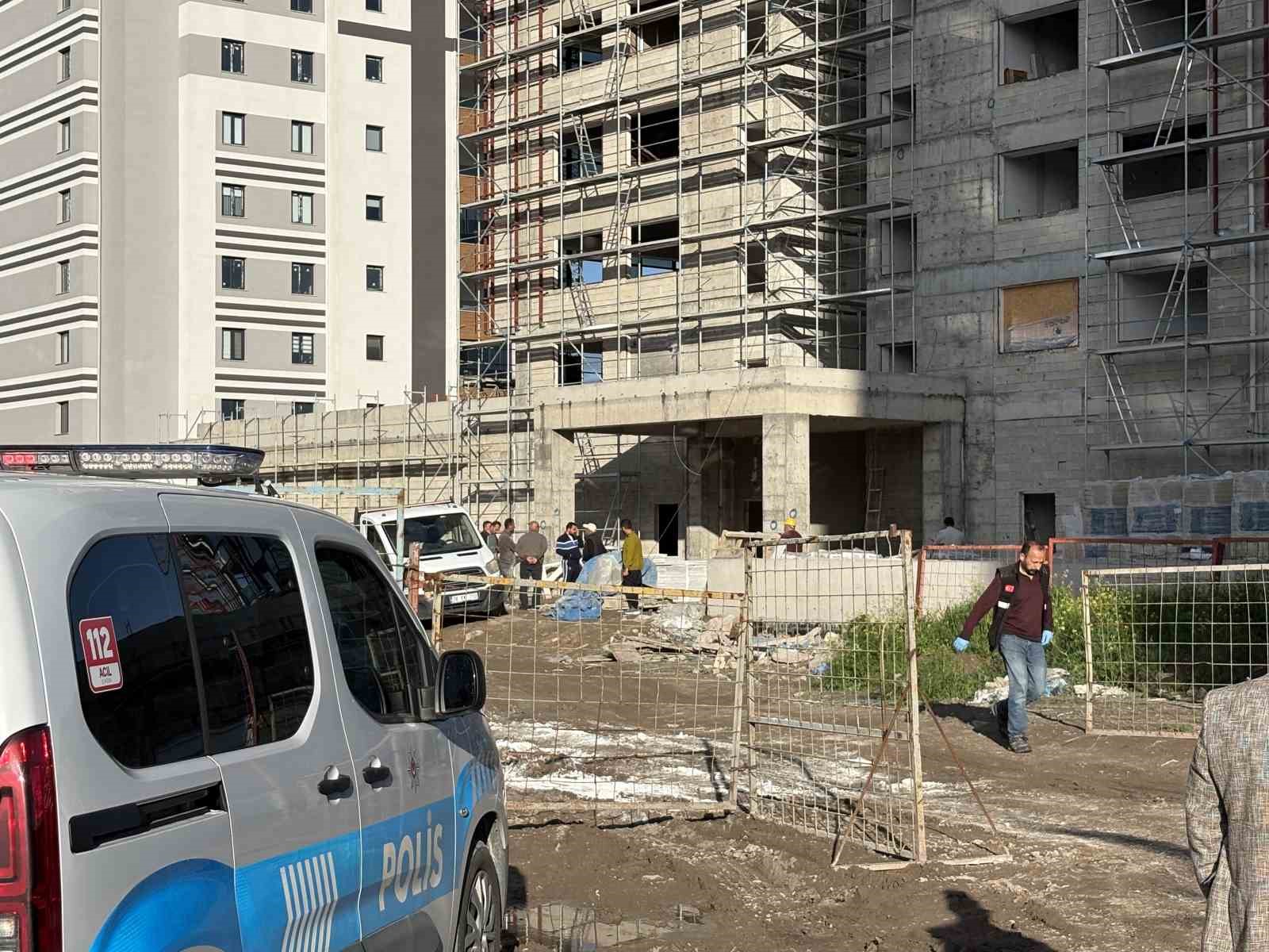 Kayseri’de yük asansöründeki mermer işçinin başına düştü