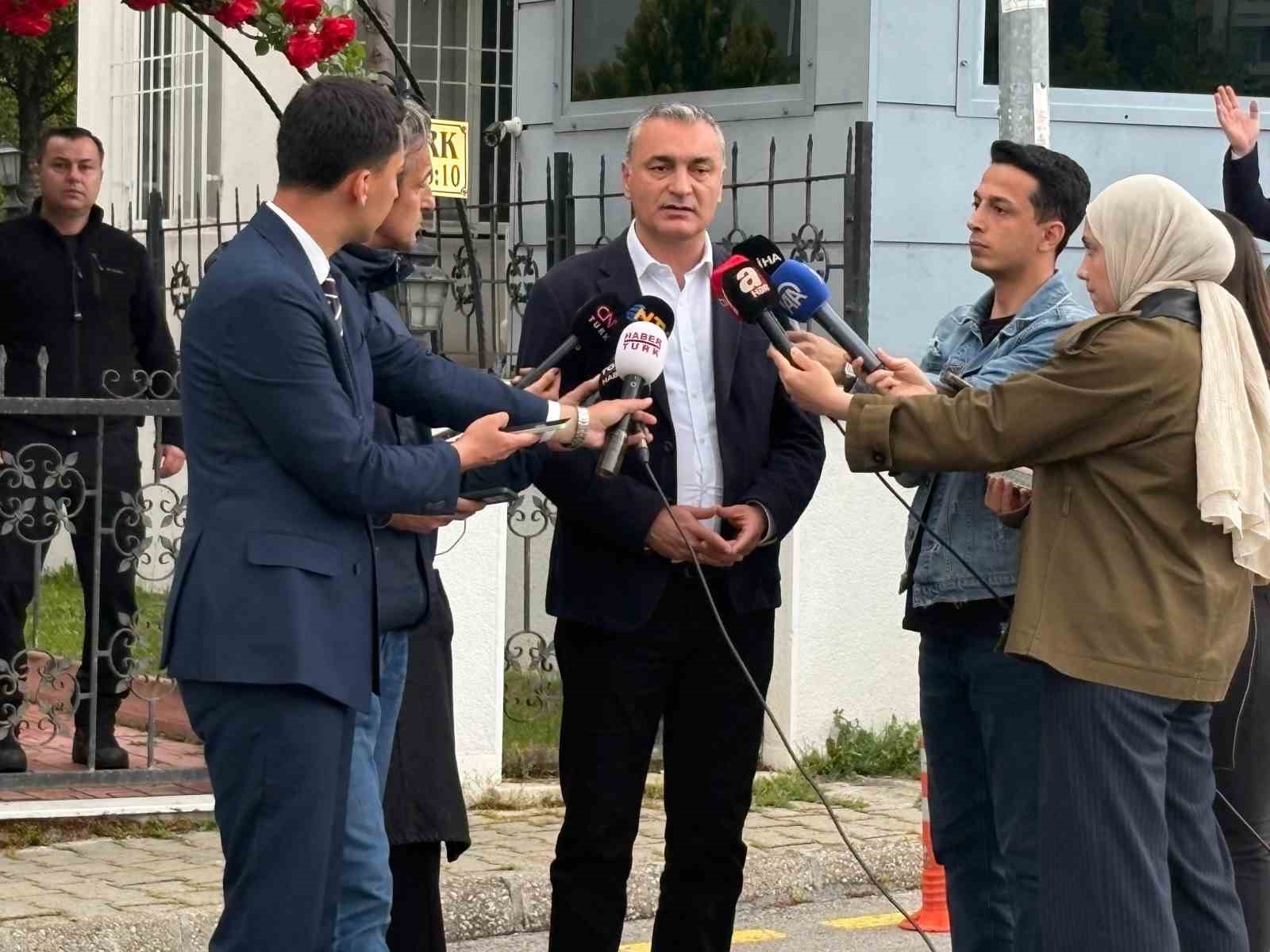 Eski CHP Milletvekili M&uuml;sl&uuml;m Sarı: "Partinin i&ccedil;i &ccedil;ok harap, ger&ccedil;ekten &ccedil;ok &uuml;z&uuml;c&uuml;"
