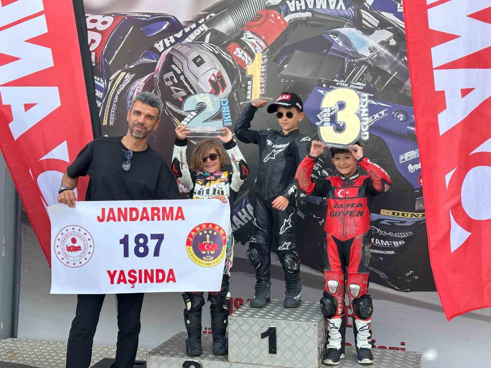 Türkiye Süpermoto Şampiyonası ve FIM MotoMini Türkiye Serisi’nde sezonun 2. ayağı Uşak’ta yapıldı