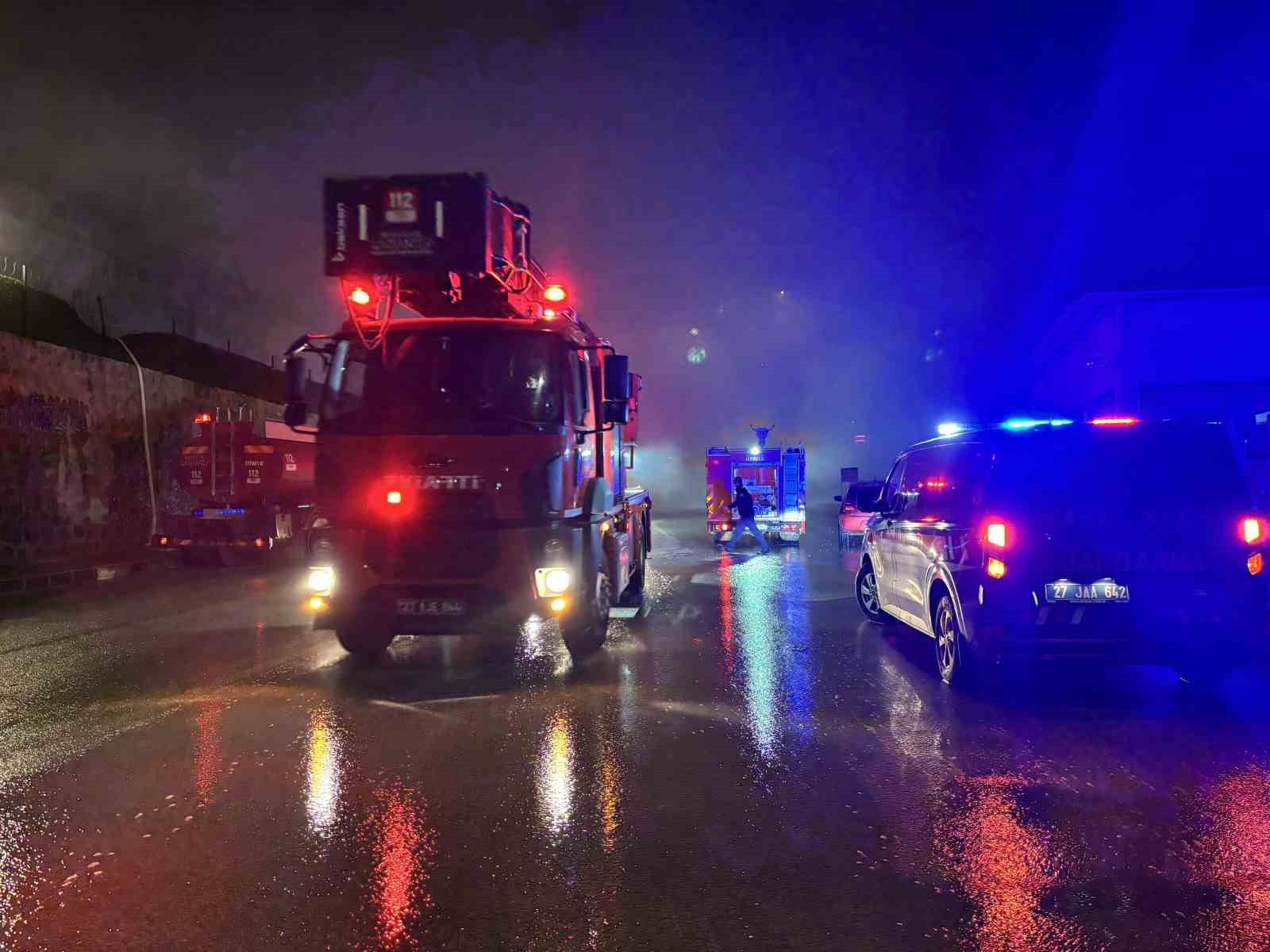 Gaziantep’te mobilya fabrikası yangını kontrol altına alındı