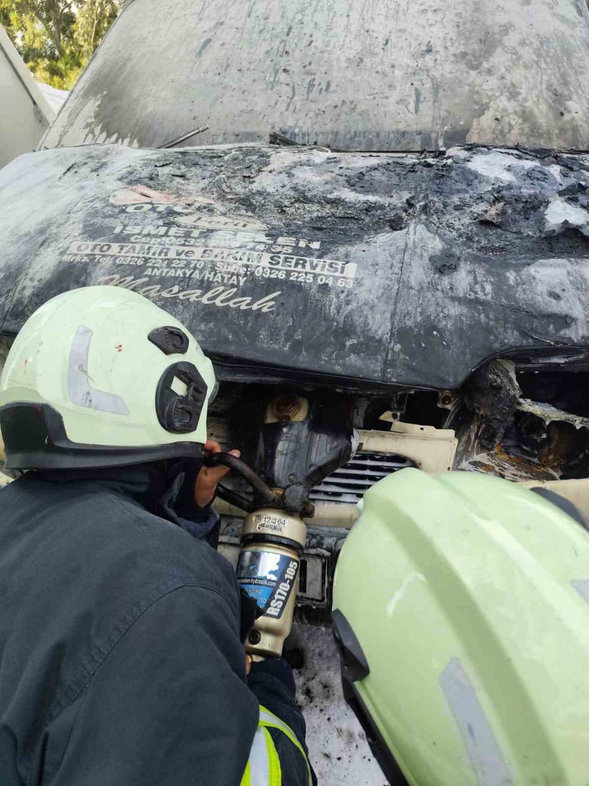 Antakya&rsquo;da kamyonet yangını
