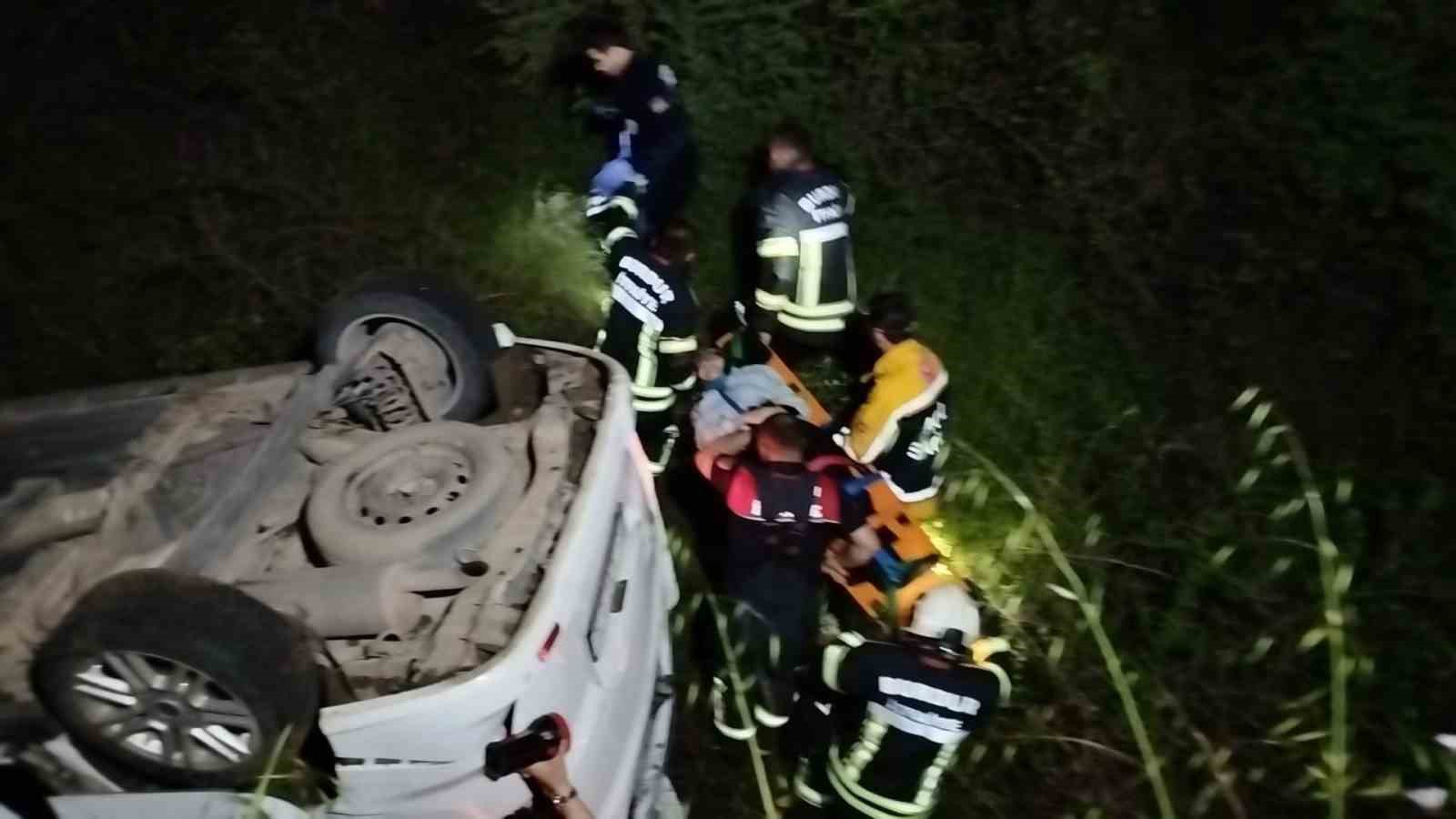 Burdur’da kontrolden çıkan araç uçuruma devrildi: 3 yaralı